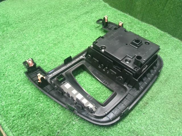 【中古】ソリオ DAA-MA36S エアコンスイッチ　 Ａ／Ｃスイッチパネル  自社品番250578 ZVR