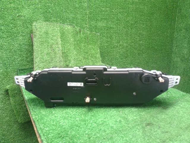 【中古】ソリオ DAA-MA36S スピードメーター  自社品番250578 ZVR