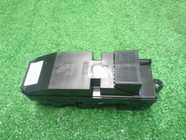 【中古】ソリオ DAA-MA36S パワーウインドウスイッチ  自社品番250578 ZVR