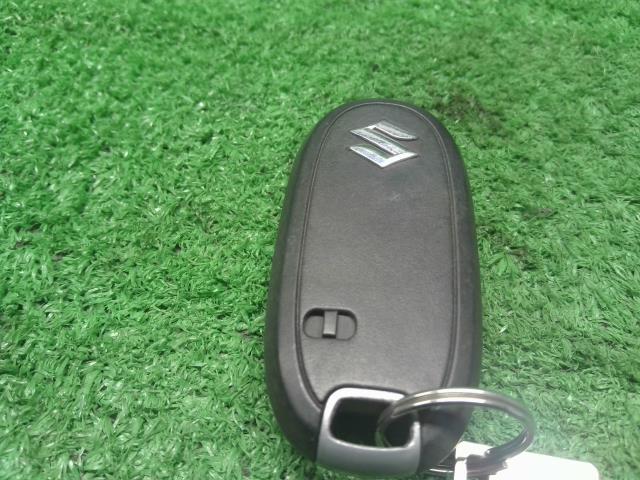 【中古】ソリオ DAA-MA36S キーレスリモコン  自社品番250578 ZVR