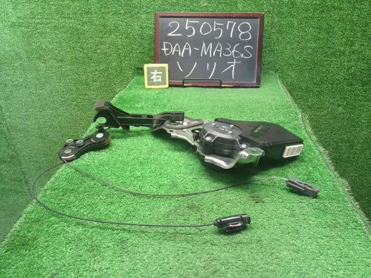 【中古】ソリオ DAA-MA36S 右パワースライドドアモーター  自社品番250578 ZVR