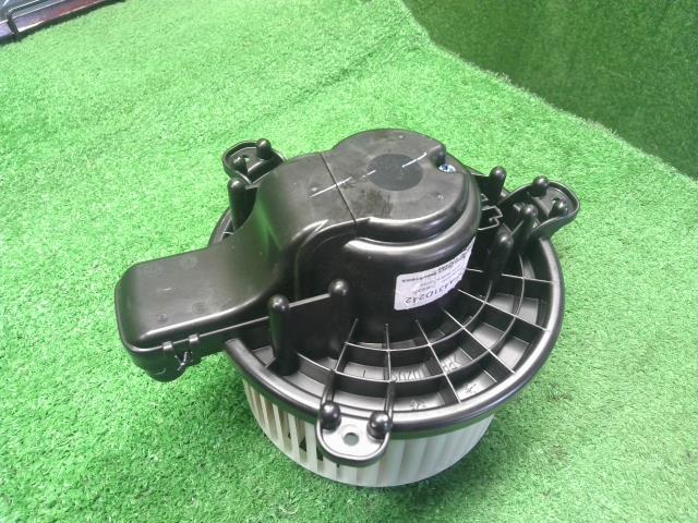 【中古】ソリオ DAA-MA36S ヒーターブロアモーター  自社品番250578 ZVR