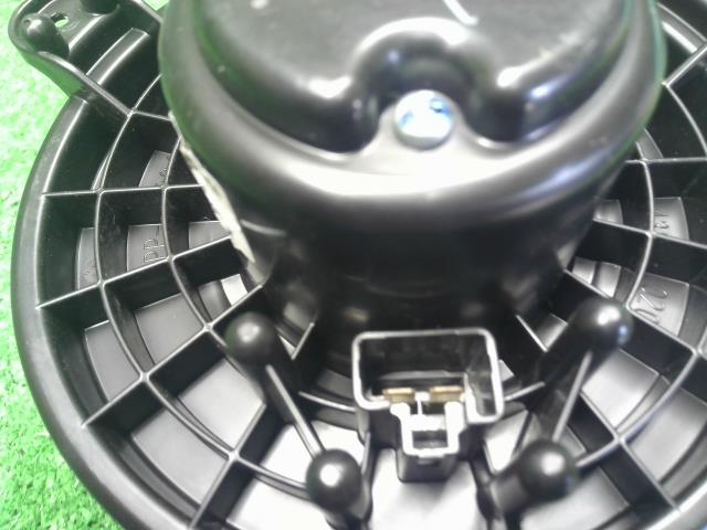 【中古】ソリオ DAA-MA36S ヒーターブロアモーター  自社品番250578 ZVR