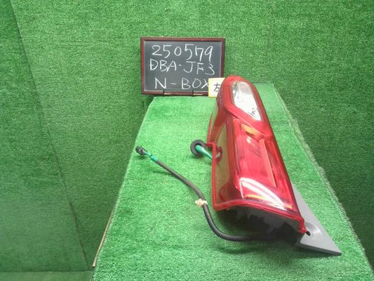【中古】Ｎ－ＢＯＸ DBA-JF3 左　テール　ランプ 　ブレーキランプ　 自社品番250579 NH875P