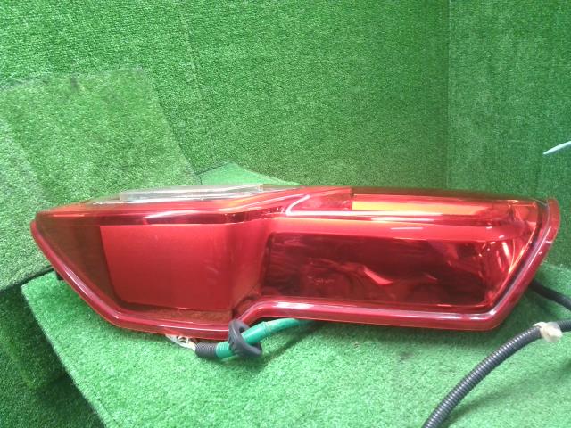 【中古】Ｎ－ＢＯＸ DBA-JF3 左　テール　ランプ 　ブレーキランプ　 自社品番250579 NH875P