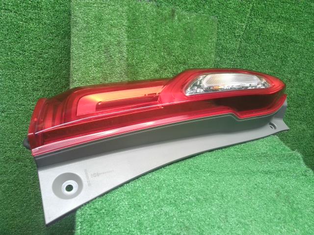 【中古】Ｎ－ＢＯＸ DBA-JF3 左　テール　ランプ 　ブレーキランプ　 自社品番250579 NH875P