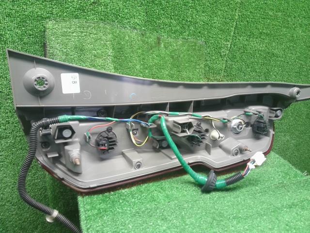 【中古】Ｎ－ＢＯＸ DBA-JF3 左　テール　ランプ 　ブレーキランプ　 自社品番250579 NH875P