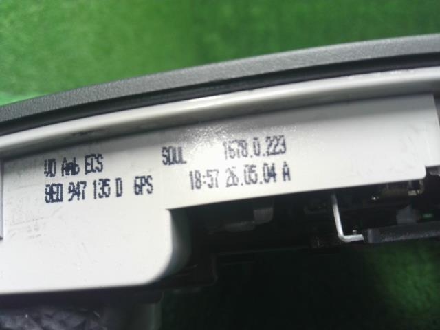 【中古】アウディ A4 GH-8EAMBF ルームランプ 8E0947135D 自社品番250585