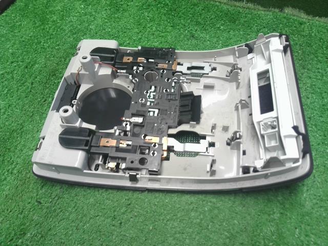 【中古】アウディ A4 GH-8EAMBF ルームランプ 8E0947135D 自社品番250585