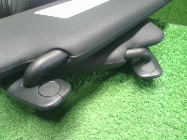 【中古】アウディ A4 GH-8EAMBF サンバイザー 8E0857551B 自社品番250585