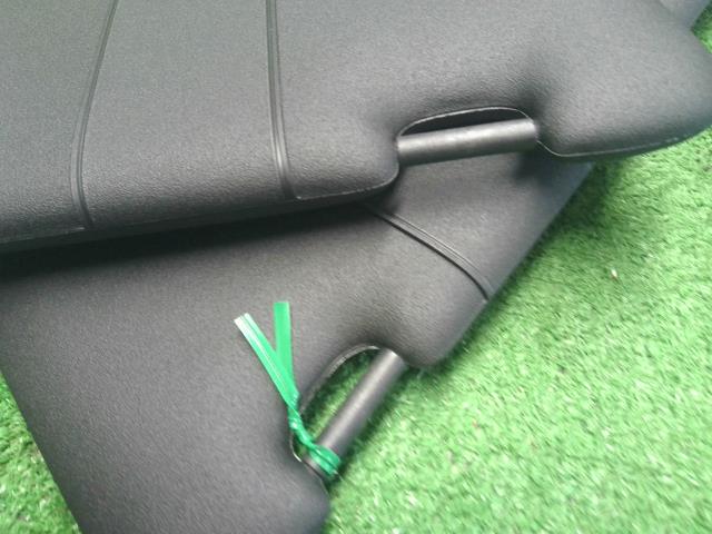 【中古】アウディ A4 GH-8EAMBF サンバイザー 8E0857551B 自社品番250585