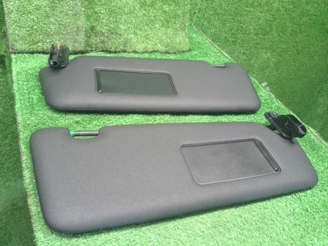 【中古】アウディ A4 GH-8EAMBF サンバイザー 8E0857551B 自社品番250585
