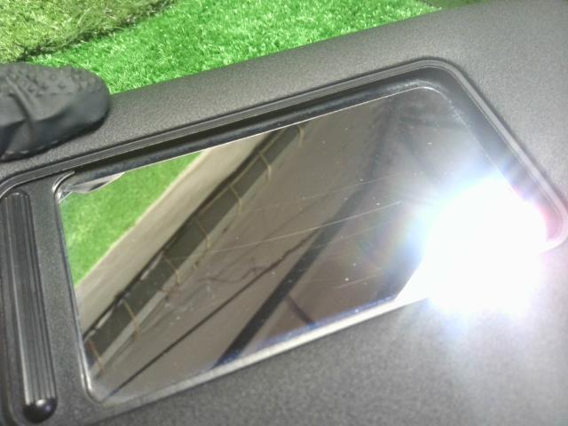 【中古】アウディ A4 GH-8EAMBF サンバイザー 8E0857551B 自社品番250585