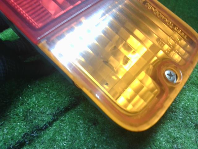 【中古】ハイゼット EBD-S211P 右テールランプ　ブレーキ　ランプ　 81550-B5050 自社品番250593 W20