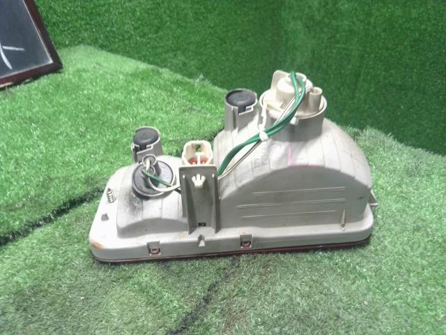 【中古】ハイゼット EBD-S211P 左　テールランプ 　ブレーキ　ランプ　81560-B5050 自社品番250593 W20