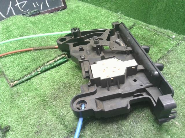 【中古】ハイゼット EBD-S211P エアコンスイッチ　Ａ／Ｃスイッチ　パネル 55910-B5040 自社品番250593 W20
