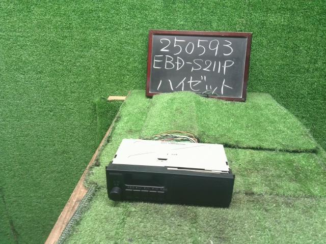 【中古】ハイゼット EBD-S211P　ダイハツ　純正　 ラジオ  自社品番250593 W20