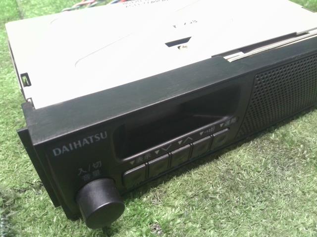 【中古】ハイゼット EBD-S211P　ダイハツ　純正　 ラジオ  自社品番250593 W20