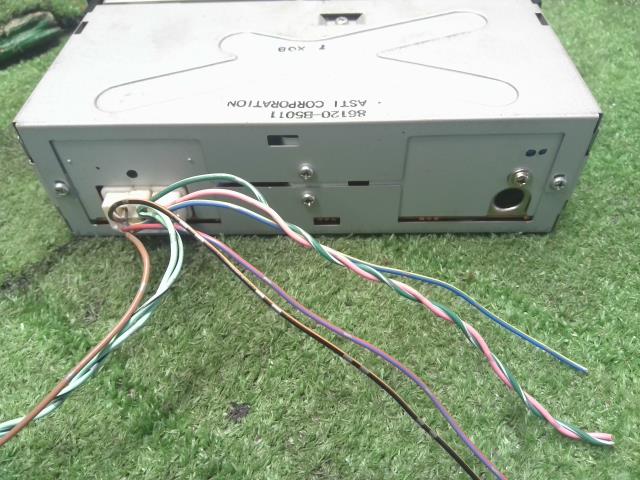 【中古】ハイゼット EBD-S211P　ダイハツ　純正　 ラジオ  自社品番250593 W20