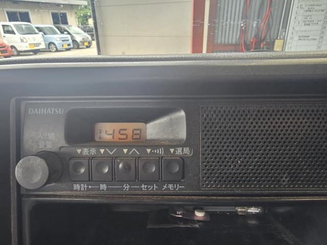 【中古】ハイゼット EBD-S211P　ダイハツ　純正　 ラジオ  自社品番250593 W20