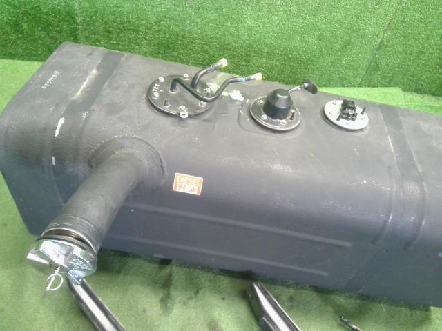【中古】ダイナ 2DG-GDY281 フューエルタンク 　燃料タンク　77100-25560 自社品番250596
