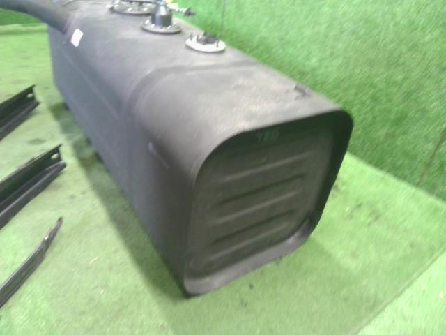 【中古】ダイナ 2DG-GDY281 フューエルタンク 　燃料タンク　77100-25560 自社品番250596