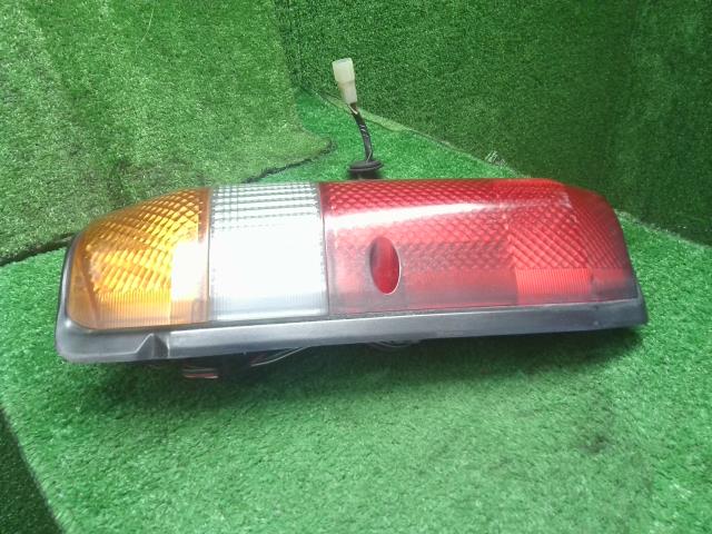 【中古】ランドクルーザープラド Q-LJ78G 右テールランプ 81550-60390 自社品番250598 183