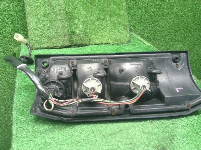 【中古】ランドクルーザープラド Q-LJ78G 左テールランプ 81560-60310 自社品番250598 183