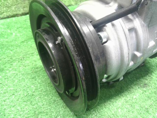 【中古】ランドクルーザープラド Q-LJ78G　エアコンコンプレッサー　Ａ／Ｃコンプレッサー 88410-60250 自社品番250598 183