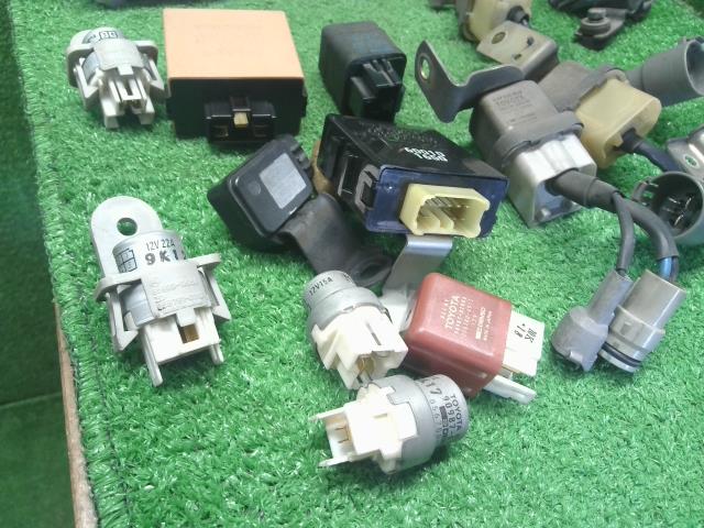 【中古】ランドクルーザープラド Q-LJ78G リレー　コンピューター等　セット  自社品番250598 183