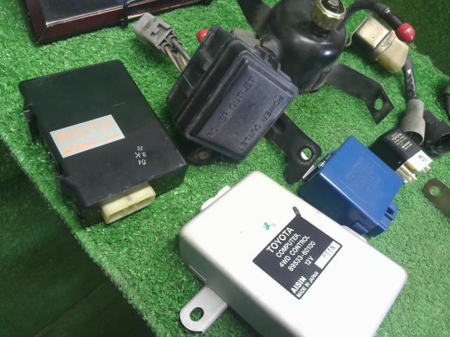 【中古】ランドクルーザープラド Q-LJ78G リレー　コンピューター等　セット  自社品番250598 183