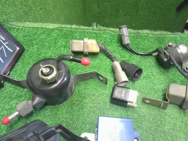 【中古】ランドクルーザープラド Q-LJ78G リレー　コンピューター等　セット  自社品番250598 183