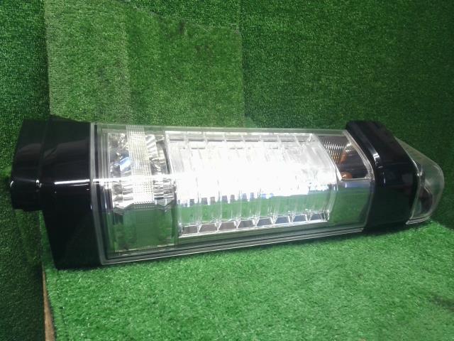 【中古】Ｎ－ＢＯＸ DBA-JF1 右テールランプ 33501-TY0-J71 自社品番250599 NH624P
