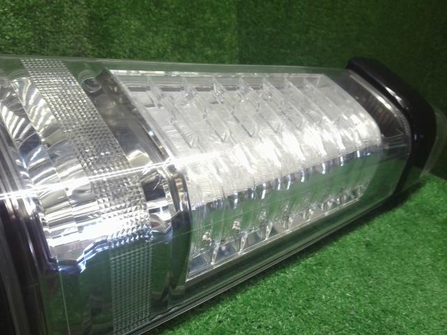 【中古】Ｎ－ＢＯＸ DBA-JF1 右テールランプ 33501-TY0-J71 自社品番250599 NH624P