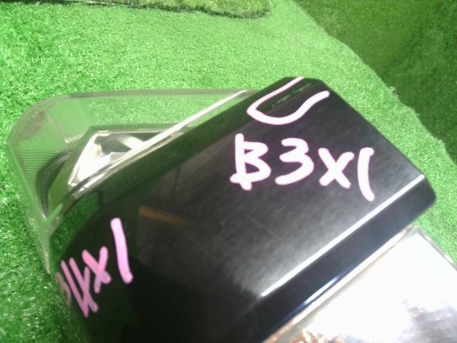 【中古】Ｎ－ＢＯＸ DBA-JF1 左テールランプ 33551-TY0-J71 自社品番250599 NH624P