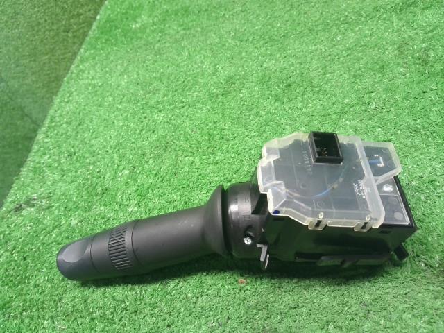 【中古】Ｎ－ＢＯＸ DBA-JF1 ワイパースイッチ 35256-T0A-J11 自社品番250599 NH624P