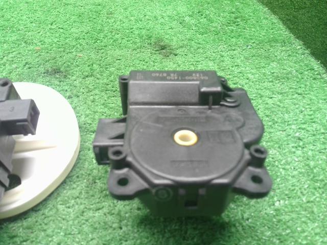 【中古】Ｎ－ＢＯＸ DBA-JF1 エアコン サーボモーター 79350-TY0-941 自社品番250599 NH624P