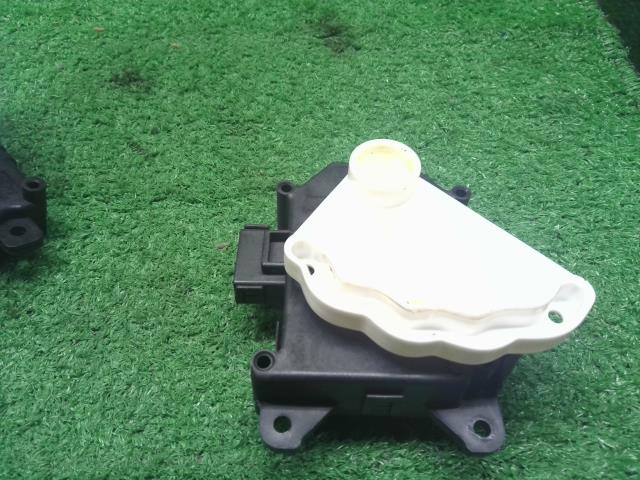 【中古】Ｎ－ＢＯＸ DBA-JF1 エアコン サーボモーター 79350-TY0-941 自社品番250599 NH624P