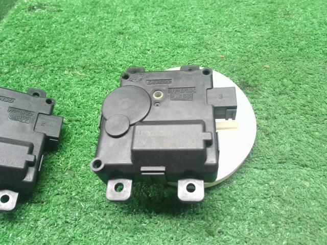 【中古】Ｎ－ＢＯＸ DBA-JF1 エアコン サーボモーター 79350-TY0-941 自社品番250599 NH624P