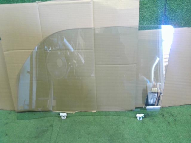 【中古】ハイゼット EBD-S510P 右Ｆフロント ドアガラス 運転席 68101-B5060 自社品番250602 W19