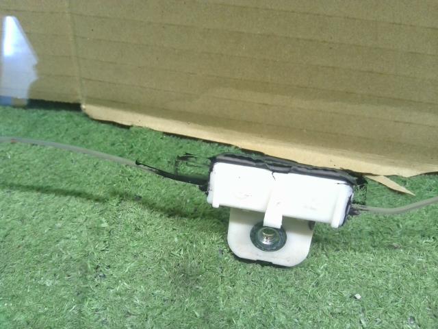 【中古】ハイゼット EBD-S510P 右Ｆフロント ドアガラス 運転席 68101-B5060 自社品番250602 W19