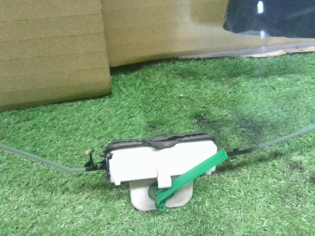 【中古】ハイゼット EBD-S510P 右Ｆフロント ドアガラス 運転席 68101-B5060 自社品番250602 W19