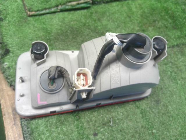 【中古】ハイゼット EBD-S510P 左　テールランプ ブレーキランプ　81561-B5060 自社品番250602 W19