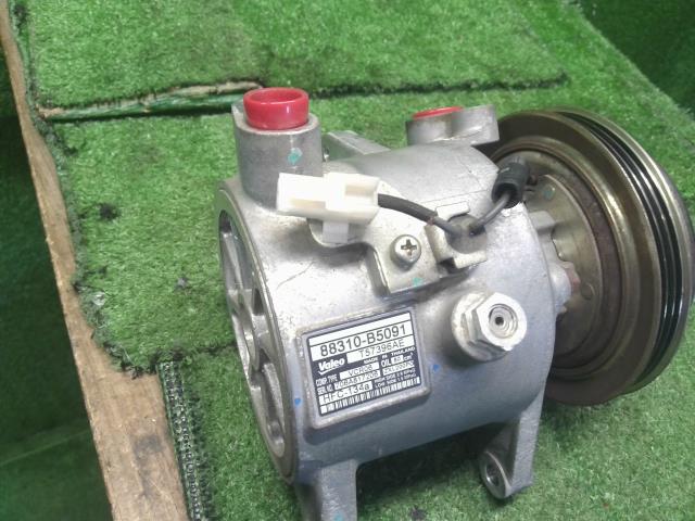 【中古】ハイゼット EBD-S510P　エアコンコンプレッサー　Ａ／Ｃコンプレッサー 88320-B5050 自社品番250602 W19