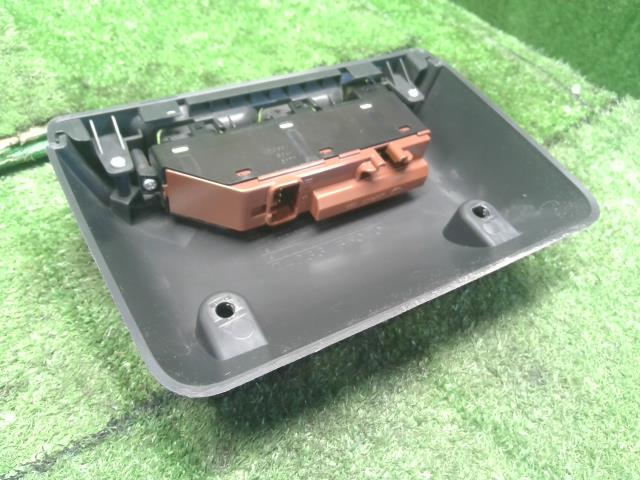 【中古】ハイゼット EBD-S510P パワーウインドウ PWスイッチ 84820-B5070 自社品番250602 W19