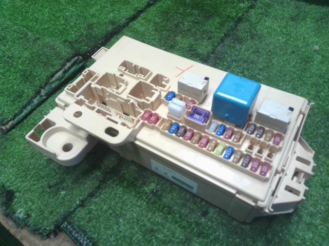 【中古】ハイゼット EBD-S510P ヒューズボックス 82600-B5020　室内用 自社品番250602 W19
