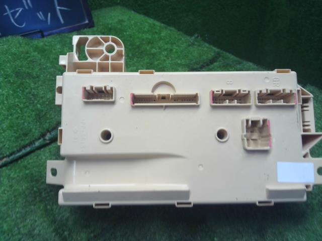 【中古】ハイゼット EBD-S510P ヒューズボックス 82600-B5020　室内用 自社品番250602 W19