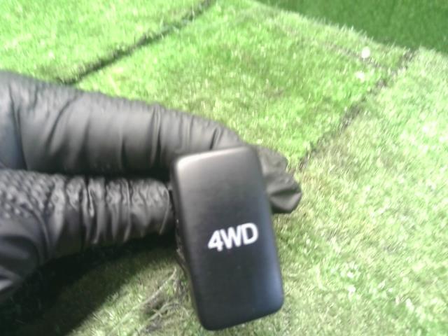【中古】ハイゼット EBD-S510P ４ＷＤ　切替スイッチ　スイッチ 84720-B5020 自社品番250602 W19
