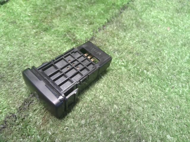 【中古】ハイゼット EBD-S510P ４ＷＤ　切替スイッチ　スイッチ 84720-B5020 自社品番250602 W19