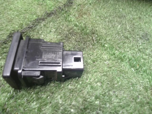 【中古】ハイゼット EBD-S510P 作業灯　荷台　ランプ　 84260-B5030 自社品番250602 W19